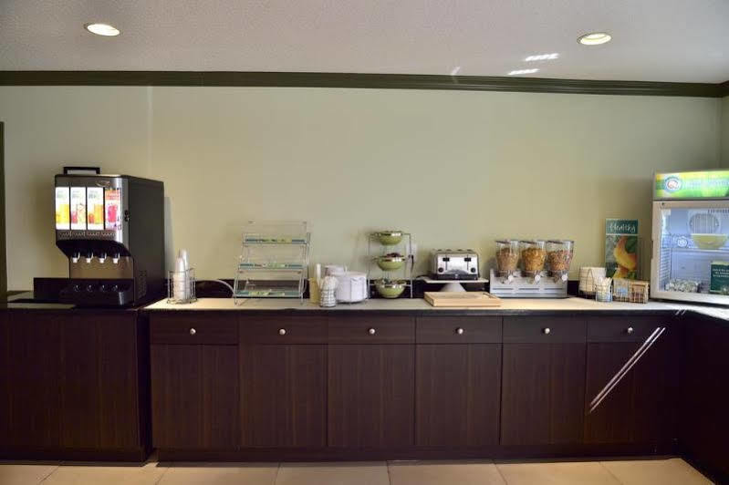 Velora Hinton, Ascend Collection Hotel